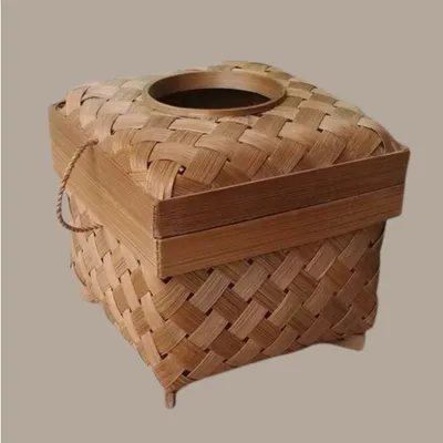 Kotak tisu anyaman bambu