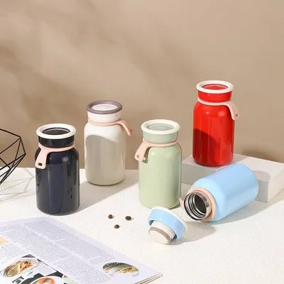 Tumbler mini warna pastel dengan tali pegangan